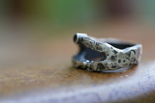Load image into Gallery viewer, In Deep - Cavern ring size 7.5 - Lost Wax Carved with 3mm Cornflower blue Montana Sapphire
