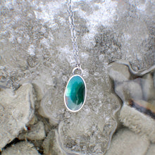 Load image into Gallery viewer, Wild Ice Pendant #5 -Oval with link &amp; bar chain at 18&quot;
