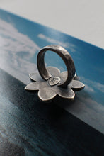 Load image into Gallery viewer, Labradorite Bloom Ring size 7.5
